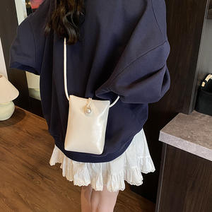 กระเป๋าโทรศัพท์มินิใหม่ แฟชั่นทันสมัย สีแดง สะพายไหล่เดียว แบบครอสบอดี้ กระเป๋าใบเล็ก สีพื้น เรียบง่าย สำหรับผู้หญิง - Product Image 4