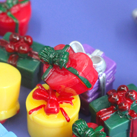 Boîte cadeau colorée, breloques en résine de Noël pour la fabrication de bijoux DIY, décoration de coque de téléphone, accessoires miniatures pour maison de poupée