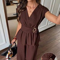 Collection Printemps-Été 2026 : Ensemble de bureau élégant pour femme – Haut sans manches à col en V et pantalon droit tissé avec ceinture (ODM)