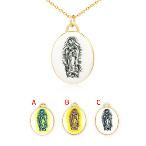 Colgante Ovalado con Borde Dorado, Motivos <span class=keywords><strong>de</strong></span> <span class=keywords><strong>la</strong></span> Virgen María en 3 Tonos Degradados. <span class=keywords><strong>Fondo</strong></span> <span class=keywords><strong>de</strong></span> esmalte, accesorio <span class=keywords><strong>de</strong></span> estilo retro - Product Image 2