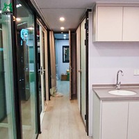 Maison Contemporaine en Conteneur d'Acier, Design Minimaliste Européen, Préfabriquée, Écologique pour Villas, Appartements, Boutiques, Bureaux