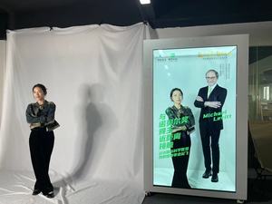 Hologram Etkili 3D Şeffaf LCD Reklam Kabini, Havaalanı ve Sergi Salonu Kullanımı için 86 İnç Dokunmatik Ekran - Product Image 6