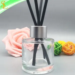 50Ml Ronde Kamer Geur Olie Gebruik Reed Diffuser Glazen Fles Met Metalen Kraag En Rotan Stokken