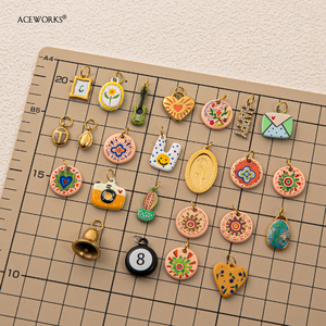 ชาวเผ่าเทอร์ราคอตต้า |   จี้ห้อยเคลือบทอง 18K PVD ทำจากสแตนเลสเคลือบสีด้วยมือ ลายศิลปะพื้นบ้าน |   กันน้ำและไม่หมองคล้ำ - Product Image 6