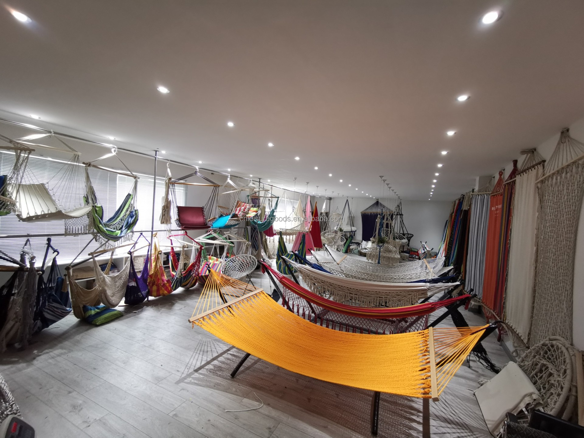 Uplion Outdoor Handmade Hammock Cotton Hammock With Tassel Brazilian Macrame Hanging Hammock
