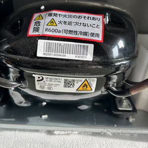 ตู้เย็นขนาดเล็ก 2 ประตู ยี่ห้อ USA Japan Mexico พร้อมช่องทำน้ำแข็ง 110v สำหรับเก็บความเย็นในบ้าน ตู้แช่แข็งแบบใช้ลมเย็น - Product Image 3