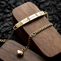 Bracelet gourmette cubaine personnalisé en or plaqué 18 carats, style barre classique avec lettres gravées latéralement, bijoux fins vintage, tiers