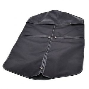 Muestra gratuita de la popular bolsa de viaje convertible vegana y duradera para ropa, con logotipo personalizado de lujo. - Product Image 2