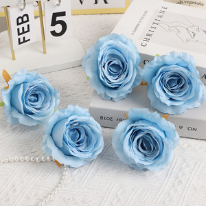 Tête de rose artificielle en soie rose clair, accessoire de décoration de mariage, haute simulation, réutilisable - Product Image 2