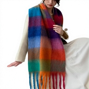 Bufanda Larga de Lana para Mujer, Diseño a Cuadros, Accesorio de Moda para Invierno con Detalles de Flecos - Product Image 2