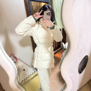 25 Nouveaux Blousons d'hiver pour femmes de style coréen <span class=keywords><strong>KOLON</strong></span>, mi-longs, taille cintrée, doublure polaire épaisse, à capuche et ceinture, 100g-150g de duvet - Product Image 4