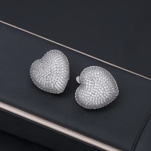 JXX Joyería de Moda al por Mayor, Aretes Huggie de Corazón con Circonitas, Chapados en Oro de 14K, para Mujer - Product Image 2