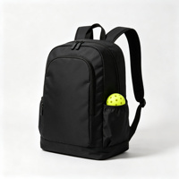 Sac à dos de pickleball noir compact avec poche latérale pour raquette, compartiment avant zippé, bretelles rembourrées en maille, doublure en polyester