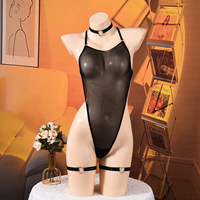 Body en résille transparente à bretelles avec collier en forme de cœur et anneaux de jambe pour femme – Lingerie intime