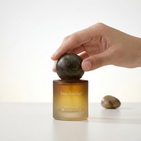 Spray d'ambiance pour la maison au parfum longue durée, design simple et élégant, senteur personnalisée pour la décoration des salons d'hôtel et la parfumerie quotidienne.
