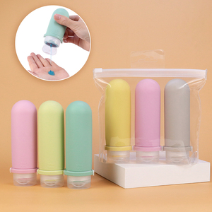 Kit de voyage anti-fuite en silicone écologique réutilisable et rechargeable de 60 ml pour shampoing et lotion, format voyage, avec trousse de toilette - Product Image 3