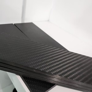 Placas de Fibra de Carbono Personalizadas Cortadas a Cualquier Tamaño para Ingeniería de Precisión y Construcción - Product Image 4