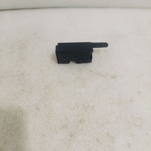 Ensemble de loquet de cabine d'excavatrice Hyundai HX60W 71M8-01091 Pièce de verrouillage d'origine - Product Image 3