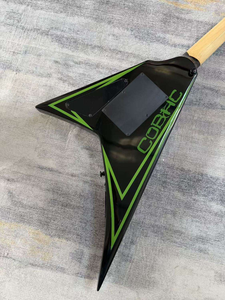 Guitarra Eléctrica Explorer Estilo <span class=keywords><strong>ESP</strong></span> con Franjas Verdes, Doble Trémolo y Pastillas EMG, Forma Personalizada de Calavera - Product Image 4