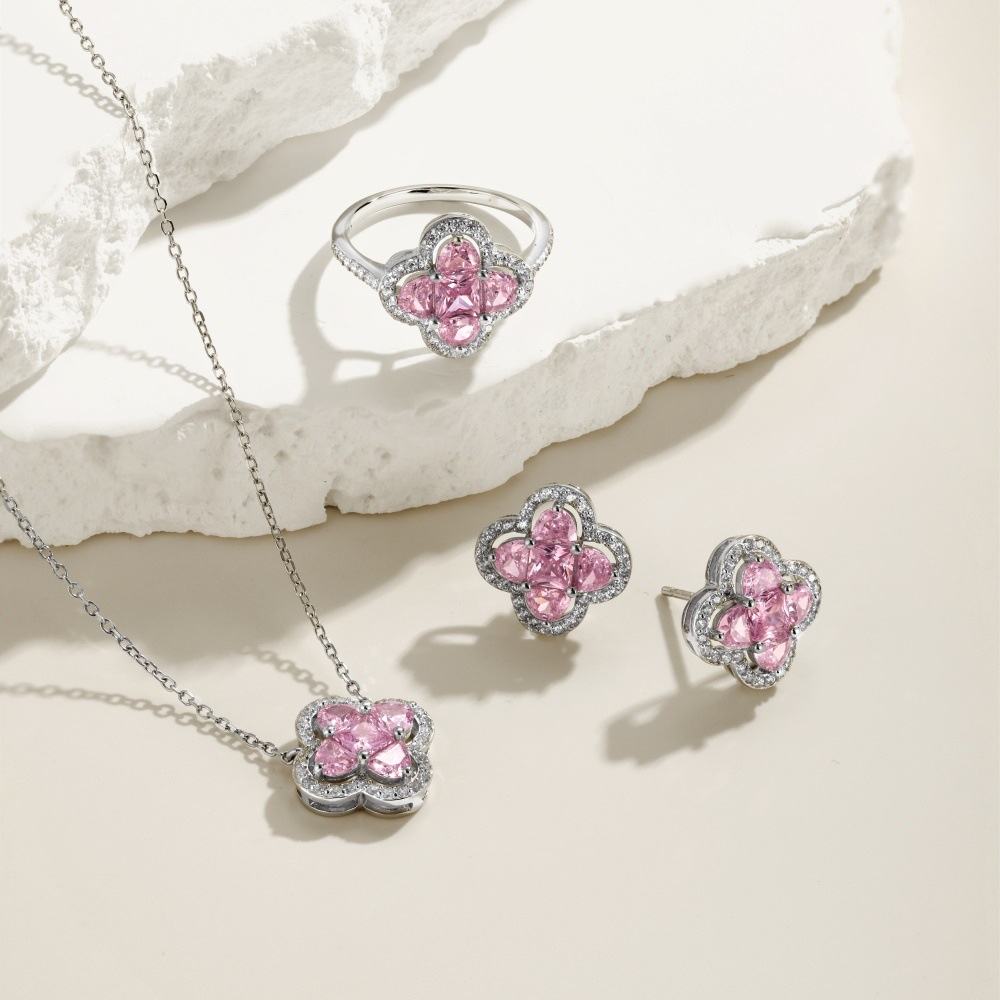 Ensemble de pierres précieuses roses