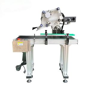 Machine d'étiquetage automatique 2026 pour surfaces planes de boîtes et cartons, idéale pour la production de boîtes de livres, cartons et emballages plats en plastique. - Product Image 1