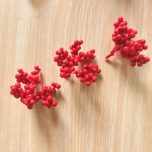 Bouquets de baies artificielles rouges et blanches Wen Gui, 10 cm, décorations en plastique pour Noël, accessoires de fêtes et arrangements floraux - Product Image 3