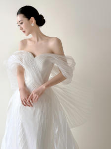 Robe de mariée sirène en organza plissé brillant, avec longue traîne fluide, pour mariage - Product Image 6