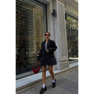 Chaqueta de cachemira negra para mujer con ribete de cuero en los codos - Product Image 3