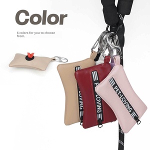 Distributeur <span class=keywords><strong>de</strong></span> sacs à déjections pour animaux <span class=keywords><strong>de</strong></span> compagnie, support portable et élégant en cuir PU pour sacs à déjections canines, indispensable pour les promenades avec votre chien - Product Image 1
