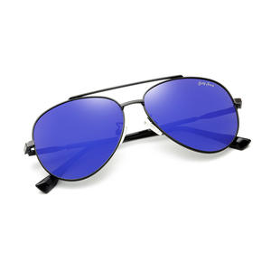 Gafas de Sol Aviador Polarizadas para Hombre, Color Gris Humo, Protección UV400, Montura Completa, Lentes TAC, Estilo Metálico Negro - Product Image 2