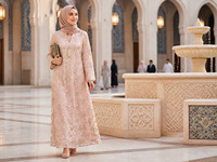 Abaya Dubaï en polyester brodé de fleurs avec sequins, col montant, pendentif à pompon, manches longues, vêtement islamique pour mariage et Aïd