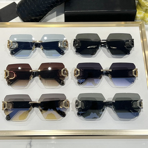 Gafas de Sol Retro Sin Marco con Líneas Metálicas, Estilo Europeo Americano para Hombre, Protección Solar para Conducir SPP133 - Product Image 1
