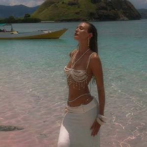 Nuova Moda Donna: Catena per il Corpo Fatta a Mano con Perle, Sexy e Traforata, Lingerie da Spiaggia, Top Corto con Perline per Nightclub, Reggiseno Halter - Product Image 4