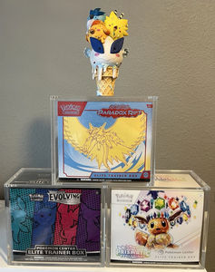 Boîte de présentation en acrylique pour collection de boosters de cartes à collectionner Pokémon TCG, ultra épaisse 5 mm + 8 mm - Product Image 1