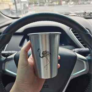 Mug à bière isotherme en acier inoxydable 304, anti-fuite avec couvercle, pour boissons fraîches estivales, avec logo imprimé sur le rebord, idéal pour l'export. - Product Image 3