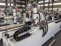 Machine automatique en acier inoxydable pour le collement de raccords de collecteur de tuyauterie de refroidissement liquide CDU pour les raccords en T et les collecteurs de tuyaux