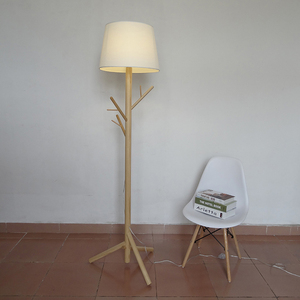 Lampada da Terra in <span class=keywords><strong>Legno</strong></span> Moderna Nordica per Arredamento Interno Lampada da Terra Classica a Treppiede Fatta a Mano per Hotel e Camera da Letto - Product Image 5