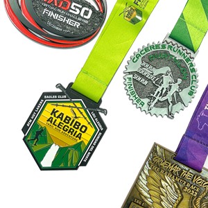 ผู้ผลิตเหรียญรางวัลโลหะผสมสังกะสีแบบกำหนดเองสำหรับงานคาร์นิวัล งานวิ่ง และงานฝีมือโลหะ - Product Image 4