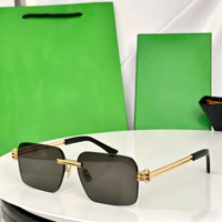 Lunettes de soleil polarisées tendance de haute qualité, légères, dorées, unisexes, monture intégrale en métal carré, avec protection UV pour une utilisation en extérieur