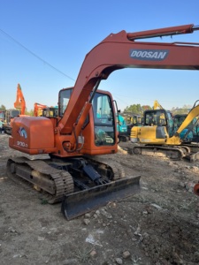 รถขุดขนาดเล็ก Doosan DH70 มือสอง 7 ตัน รถขุดไฮดรอลิกแบบตีนตะขาบ เครื่องจักรก่อสร้างสำหรับขาย - Product Image 5