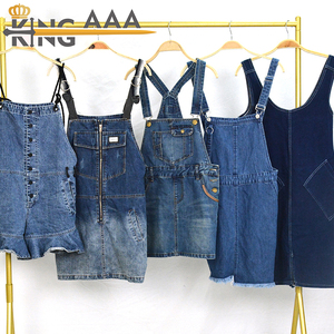Balles de vêtements en jean Vêtements d'occasion pour femmes Jupe à bretelles en denim Ensemble de vêtements d'occasion - Product Image 1