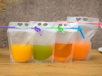 Pochette de boisson de jus debout personnalisée avec paille, sac d'emballage de boisson en plastique imprimé par héliogravure, sacs OEM