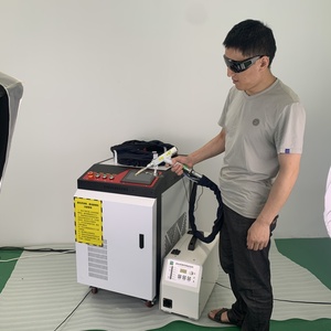 Machine de soudage laser portable à refroidissement par air automatique portable 1500w 2000w soudage laser à fibre portable - Product Image 3