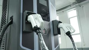 สถานีชาร์จรถยนต์ไฟฟ้าแบบเร็วเชิงพาณิชย์ 80kw 120kw 160kw รองรับ CCS2, GB/T, OCPP, IP54 พร้อมหน้าจอโฆษณา  กำลังไฟ 60-480kw (Wattzing*) - Product Image 5