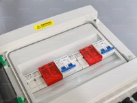 Boîtier de Combinaison Solaire XIANGOU Électrique DC600V 32A 2 Entrées 2 Sorties IP65 avec Protection DC, Fusible, SPD et Disjoncteur