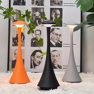 Lámpara de Escritorio Moderna de Metal, Pequeña, para Dormitorio, Mesita de Noche, Sala de Estar, con Aspecto de Alta Gama, Larga Duración, Luz Nocturna LED Táctil, Simple - Product Image 2