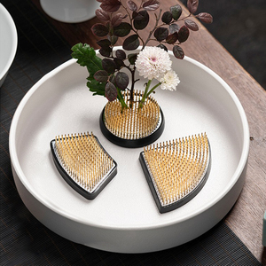 Vente en gros de grenouille fleur Kenzan en cuivre <span class=keywords><strong>Porte</strong></span>-épingle robuste pour arrangements floraux Décoration de mariage avec emballage dans une boîte cadeau - Product Image 6