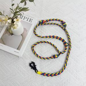 Laisse pour animaux de compagnie tressée à la main de qualité supérieure, colorée, en paracorde robuste avec <span class=keywords><strong>crochet</strong></span> pour des promenades élégantes - Product Image 2