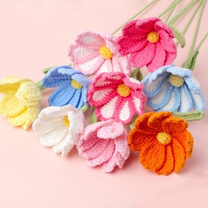 Ramo de flores artificiales tejido a mano con cinco flores galsang, ideal para San Valentín, Navidad y Año Nuevo, regalo transfronterizo. - Product Image 1