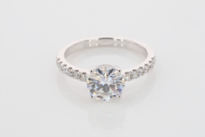 Modyle — anneau en or 18k, avec diamant de laboratoire latéral, 8 cœurs et 8 flèches, 7.5mm - Product Image 4